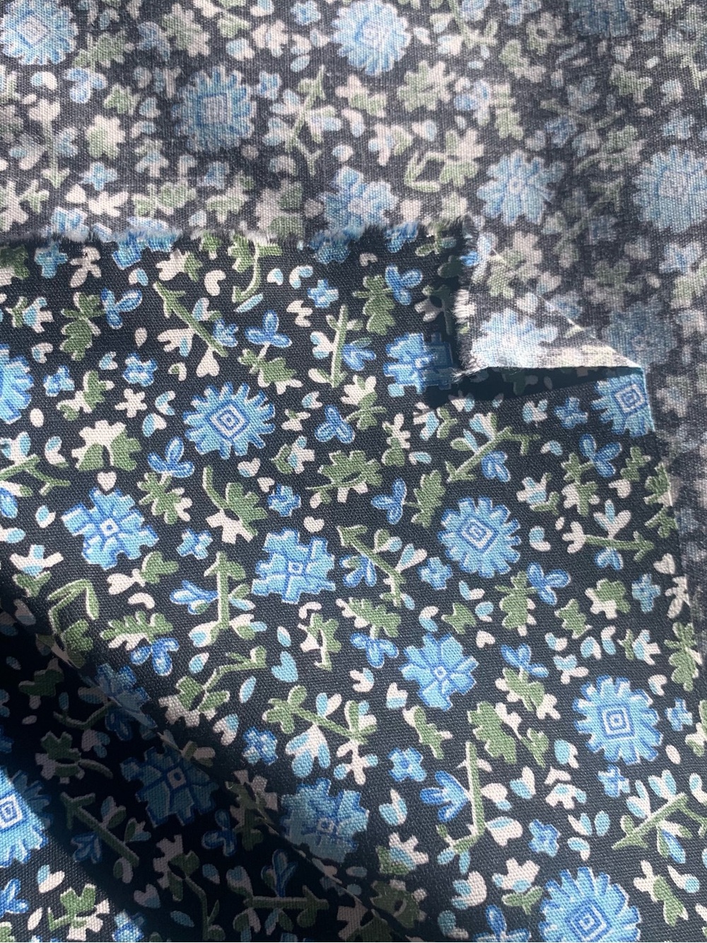 Stunning Antique 1930s cotton black blue green & white floral whimsygoth fabric - Picture 15 of 16